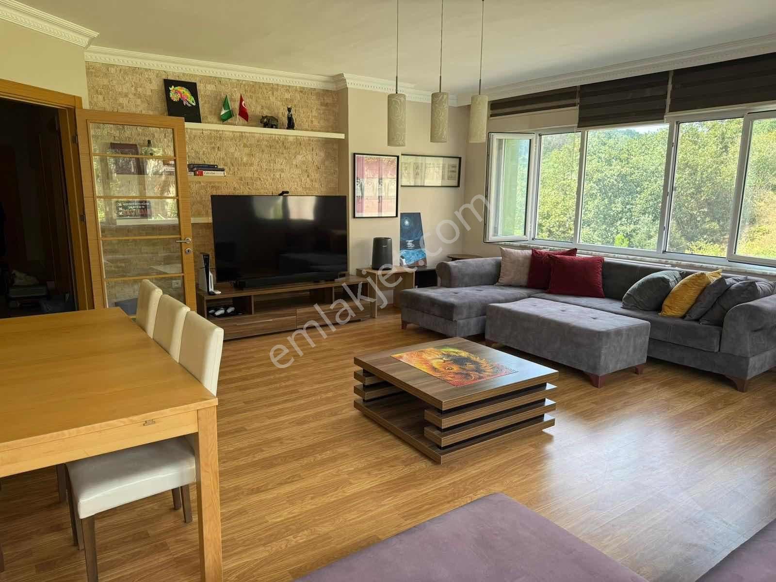 Sarıyer Zekeriyaköy Medyakent Sitesinde Satılık Manzaralı 3+1