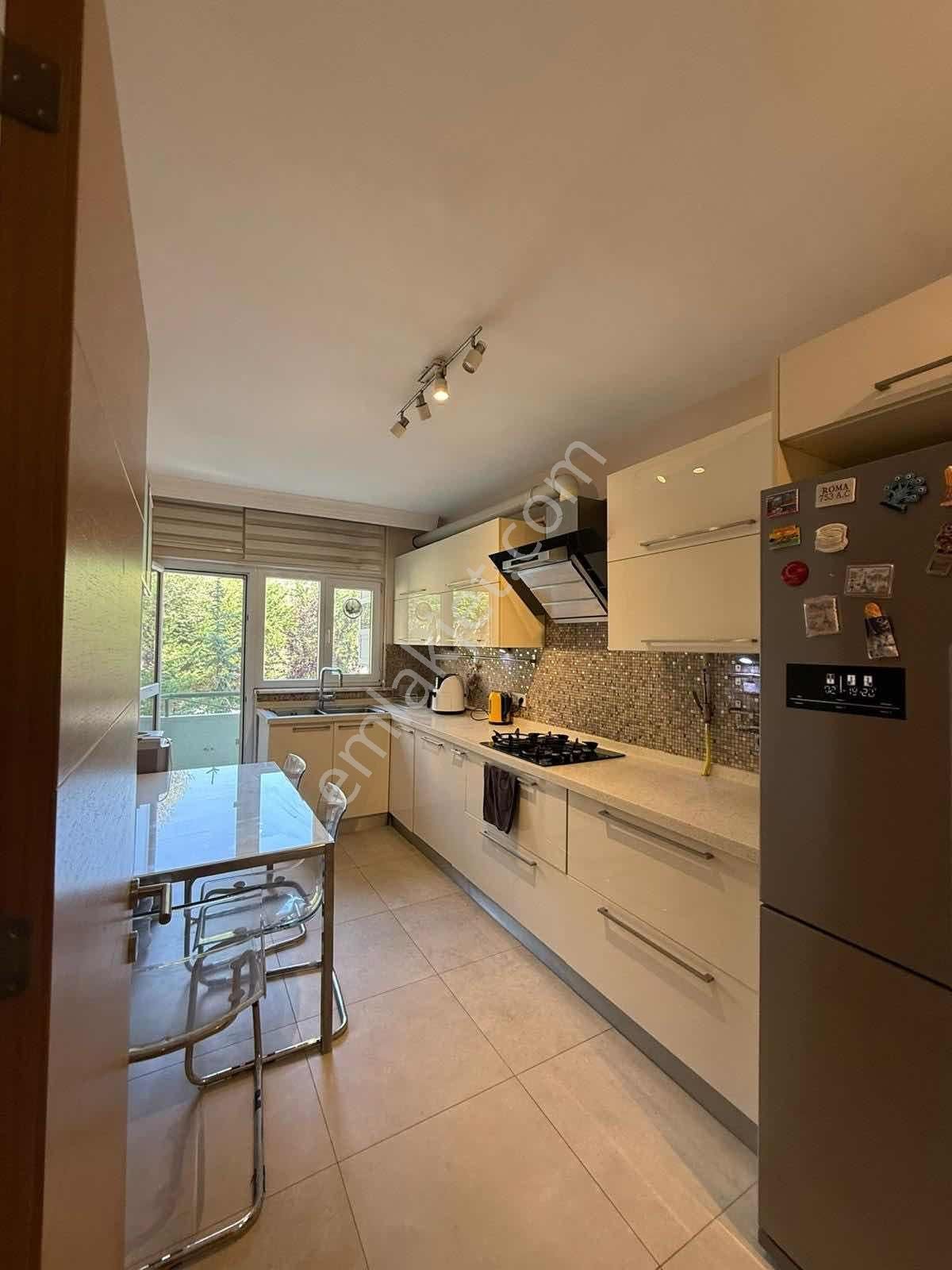 Sarıyer Zekeriyaköy Medyakent Sitesinde Satılık Manzaralı 3+1 - Görsel 22