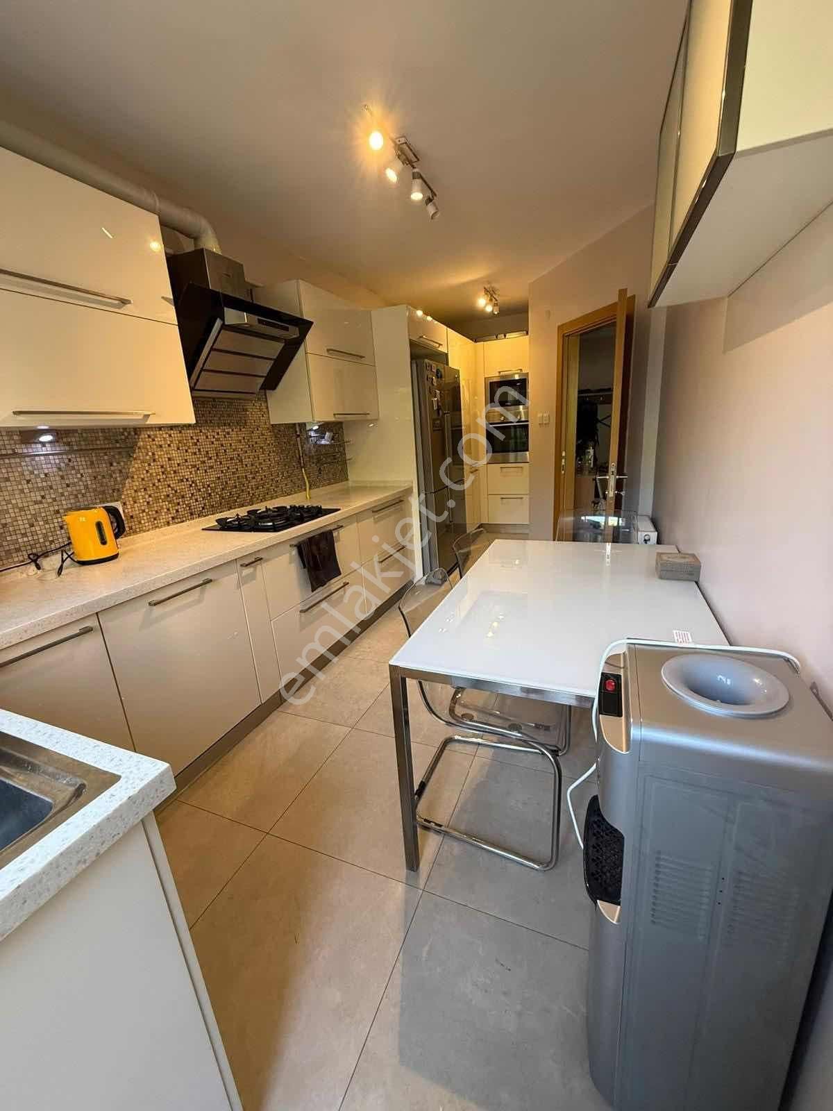 Sarıyer Zekeriyaköy Medyakent Sitesinde Satılık Manzaralı 3+1 - Görsel 26