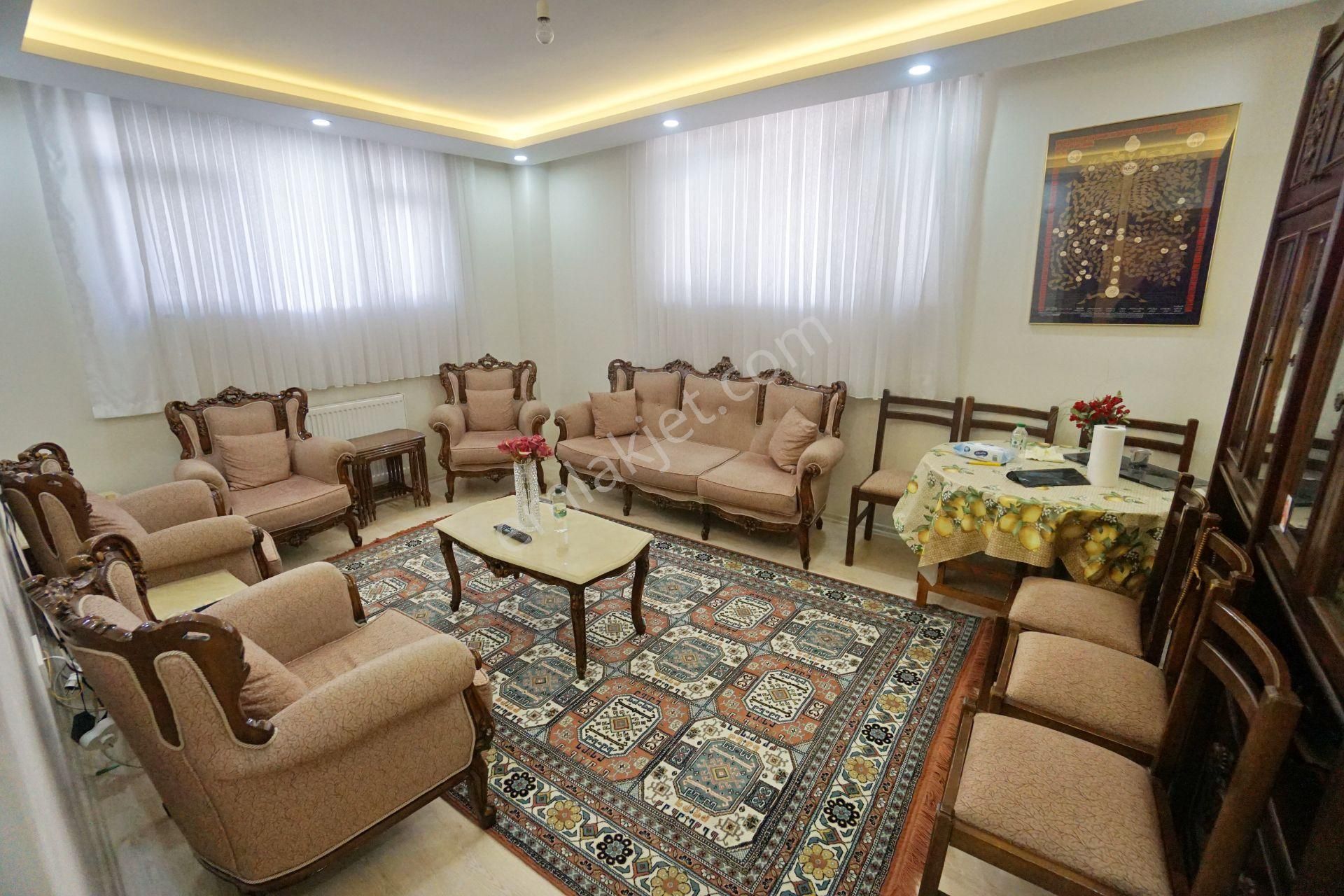 Meral R1855 Yeni 5 Yaş Asansörlü Sığınaklı Lüks Bahçe Kat 2+1 Boş