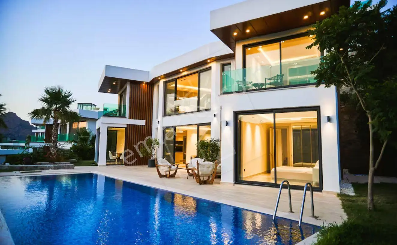 Müstakil Havuzlu Ultra Lüx Villa 5+2 Türk Hamam, Helikopter Pisti, Golf Sahası