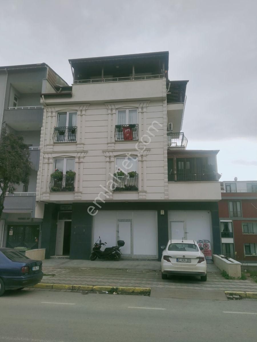Arslan Gayrimenkul'den Hacıosman Mah. 4+1 Cadde Üzeri Kupon Yer