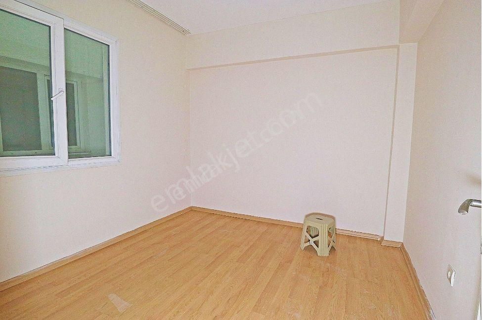 Simge'den 10 Yaşında Asansörlü Kapalı Otoparklı Arakat Daire - Görsel 13