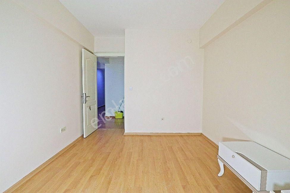 Simge'den 10 Yaşında Asansörlü Kapalı Otoparklı Arakat Daire - Görsel 8