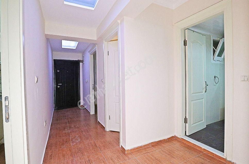 Simge'den 10 Yaşında Asansörlü Kapalı Otoparklı Arakat Daire - Görsel 3