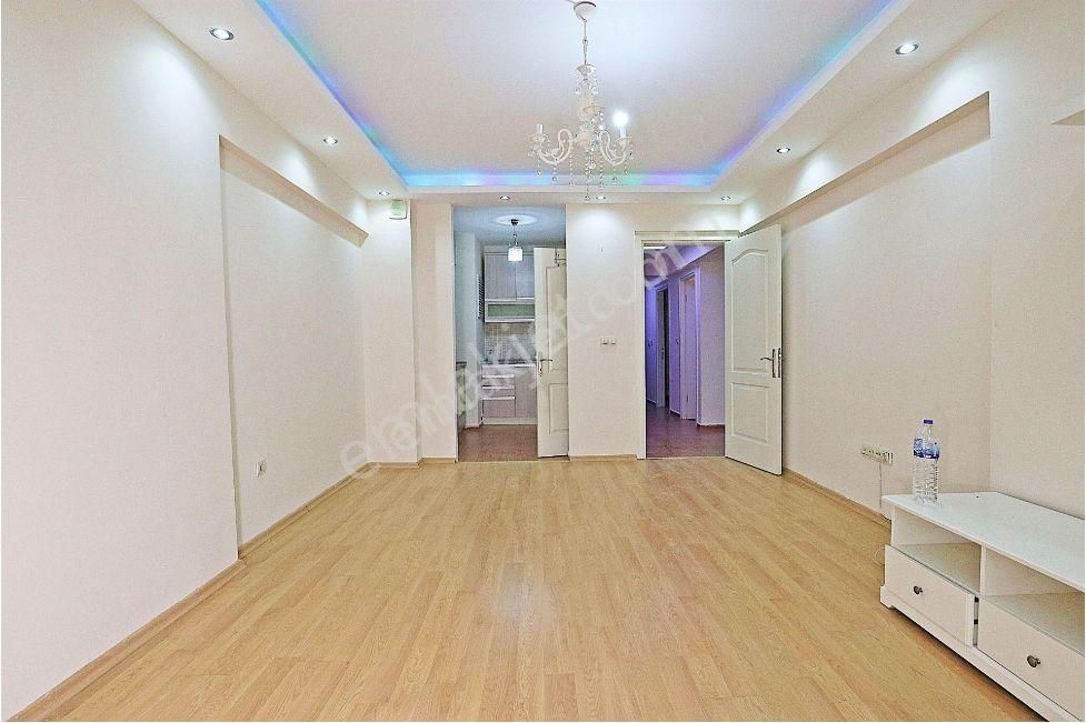 Simge'den 10 Yaşında Asansörlü Kapalı Otoparklı Arakat Daire - Görsel 2