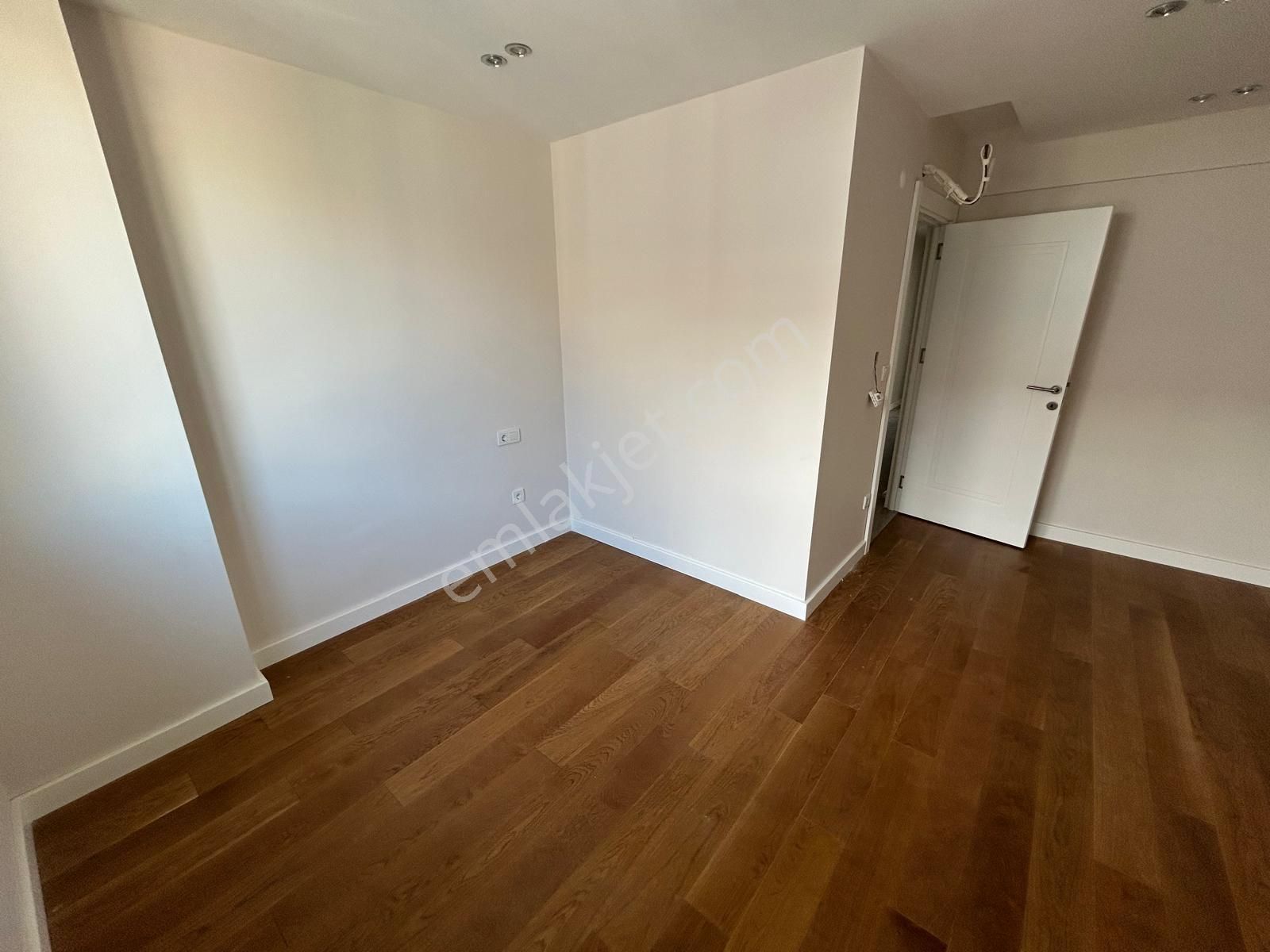 Üsküdar Merkez'de Boğaz Manzaralı Net 150 M2 3+1 Dubleks Daire - Görsel 13