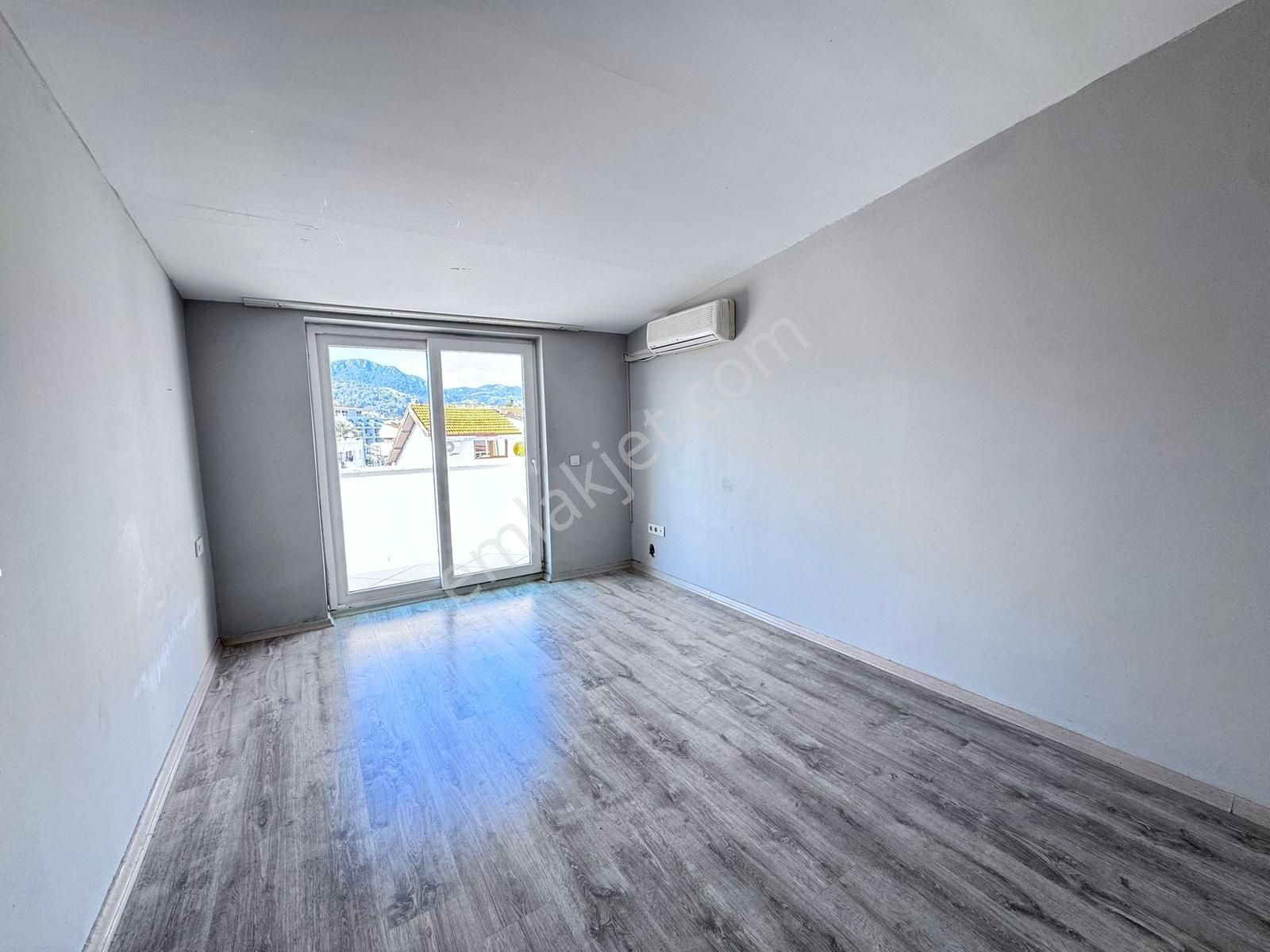 Marmaris Merkez'de Eşyasız Kiralık Daire - Görsel 17