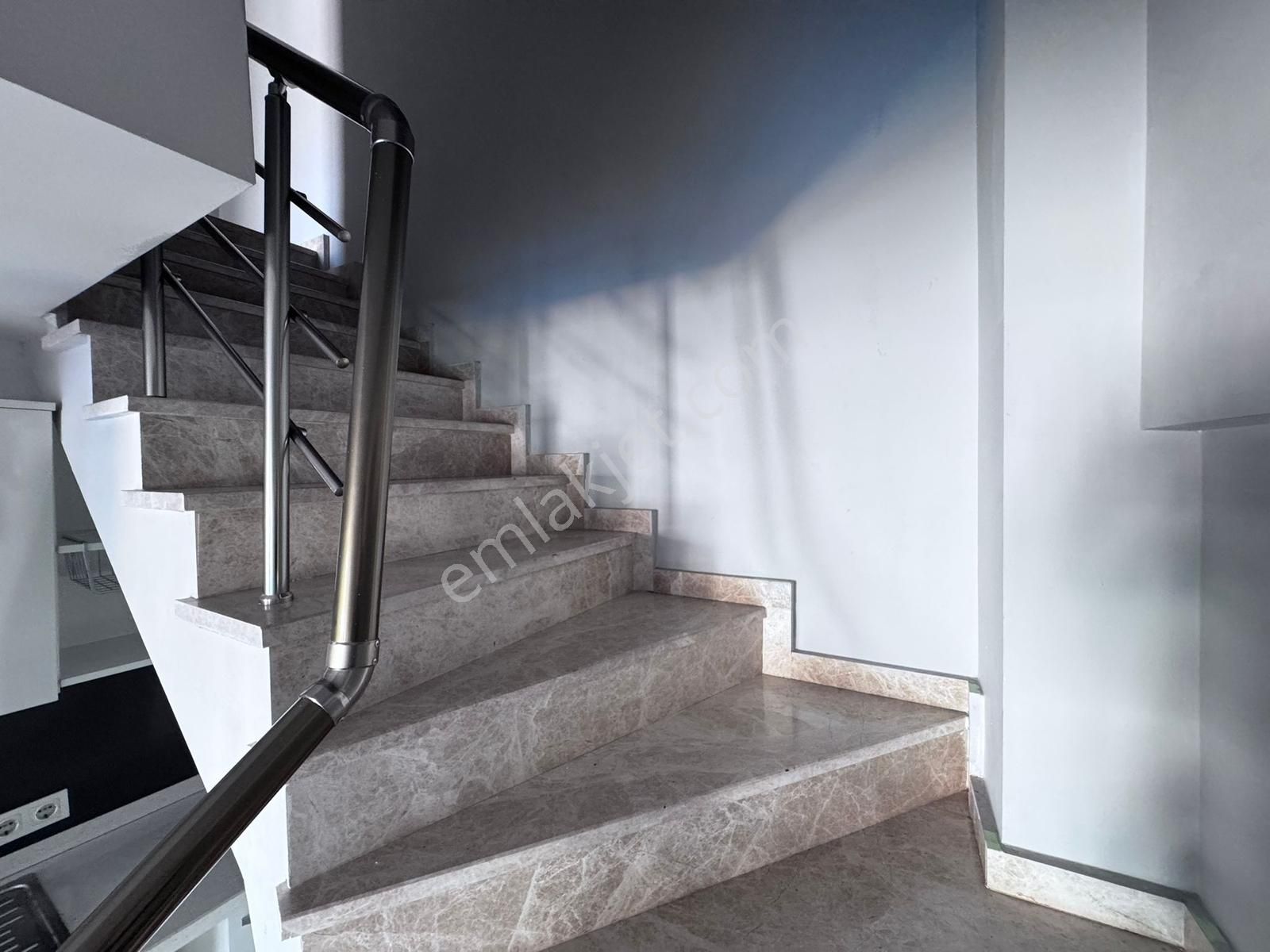 Marmaris Merkez'de Eşyasız Kiralık Daire - Görsel 16