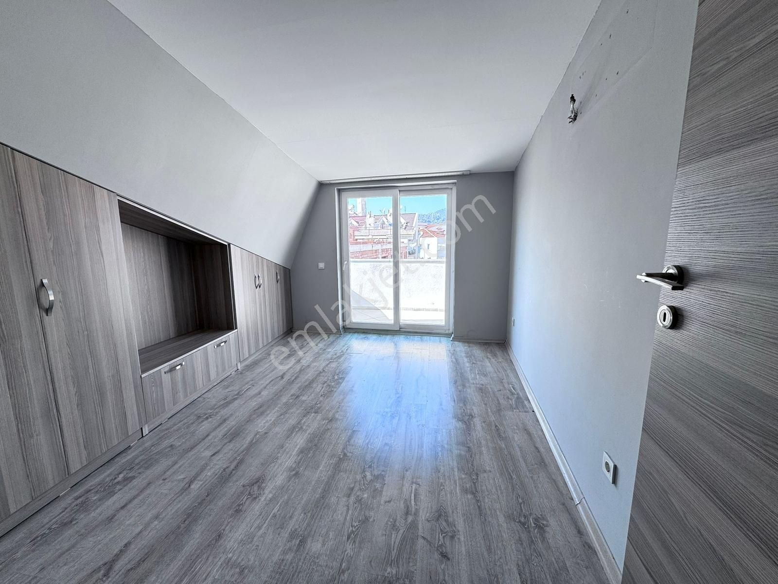 Marmaris Merkez'de Eşyasız Kiralık Daire - Görsel 9