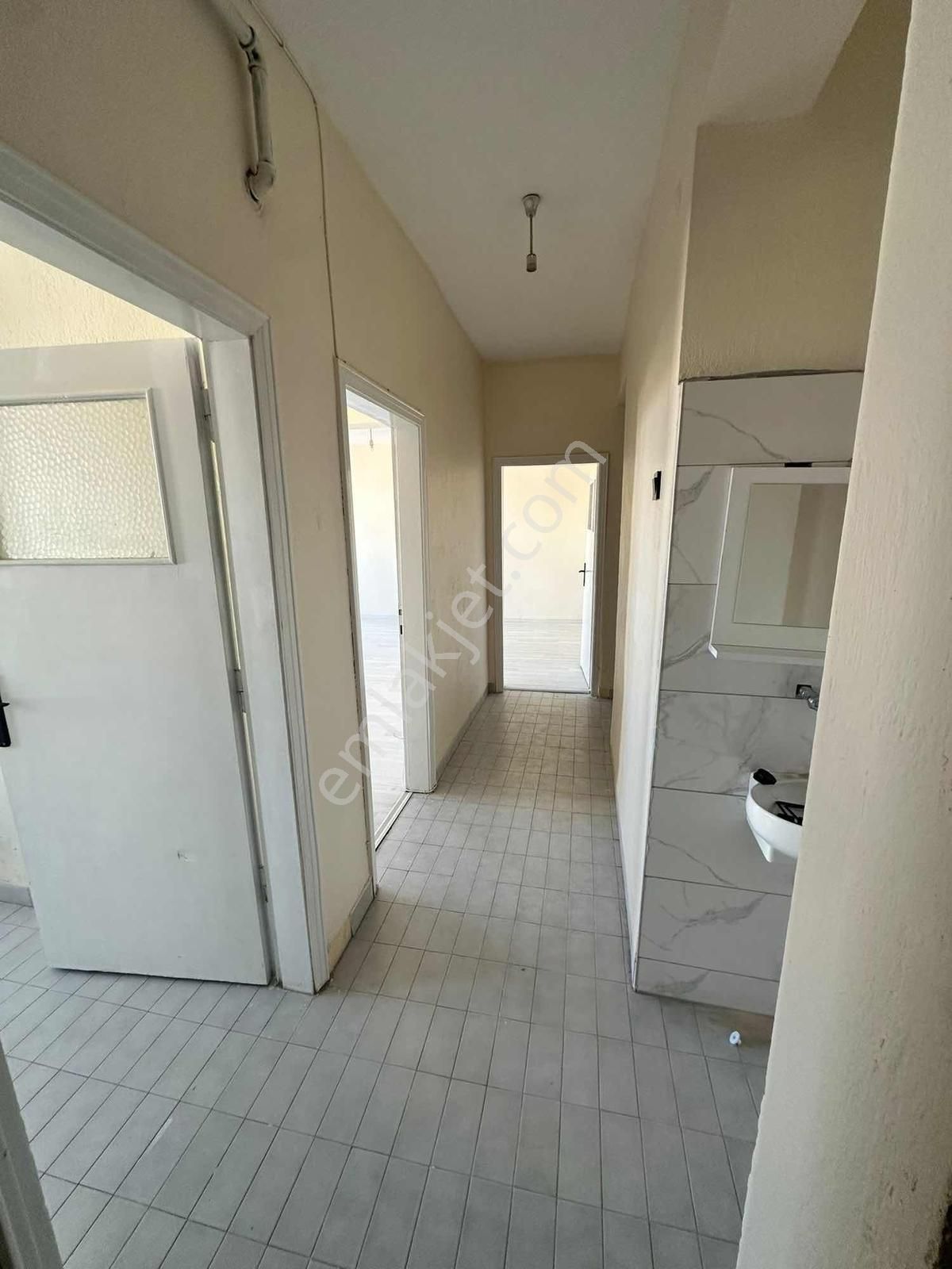 Şems'ten Nar Gross Arkası Merkezi Konumda Geniş 2+1 Daire - Görsel 4