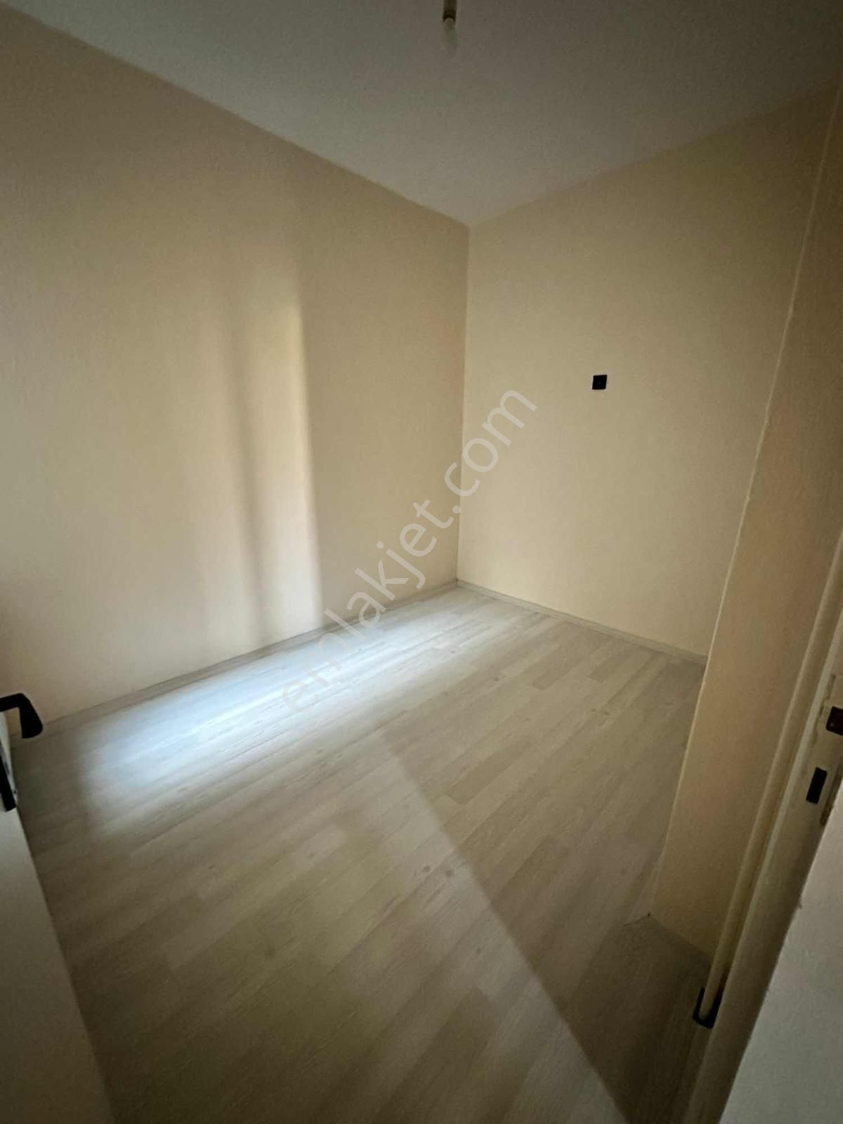 Şems'ten Nar Gross Arkası Merkezi Konumda Geniş 2+1 Daire - Görsel 5