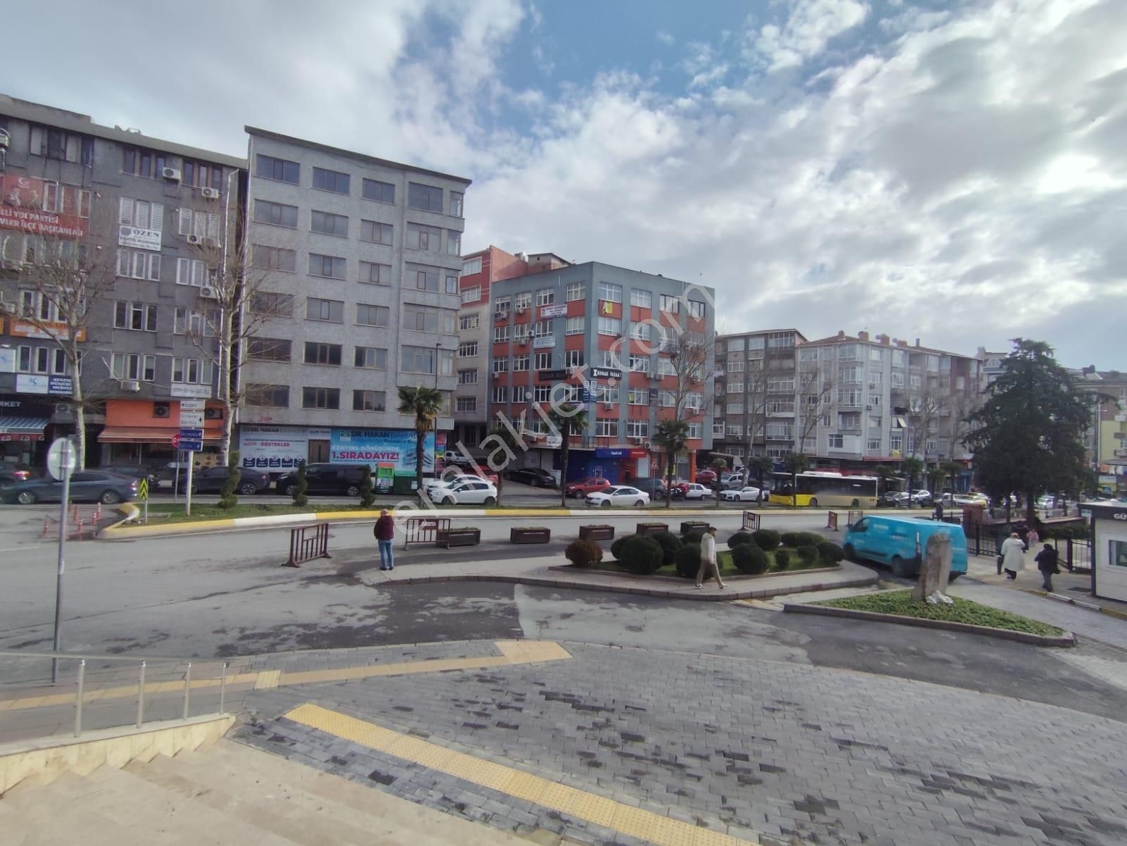 Azmir'den Kiralık 30 M2 Cadde Üstü Asansörlü Ofis For Rent - Görsel 7