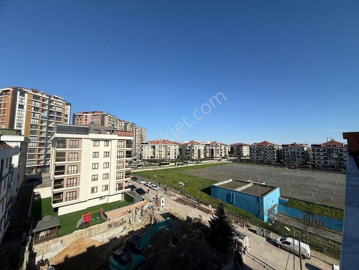 Adnan Kahveci Mah Kapalı Otoparklı Kısa Katlı Binada 3+2 Dubleks