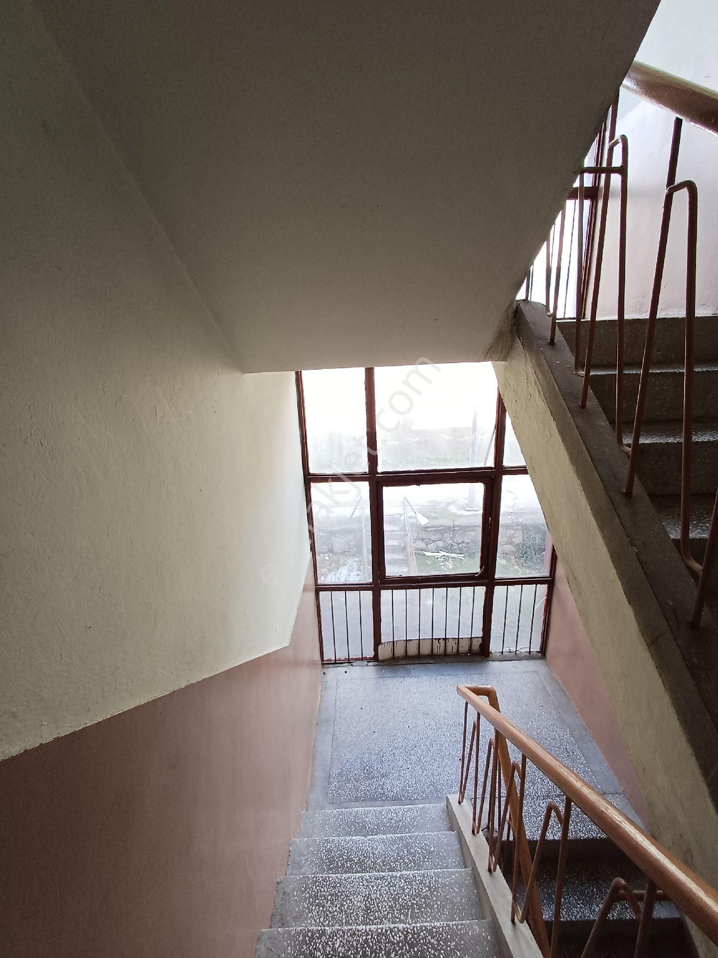 Yeşiloğlu Emlaktan Yenimahalle Merkezde Metro Yanında Gayret Bloklarında Katta 2+1 Daire