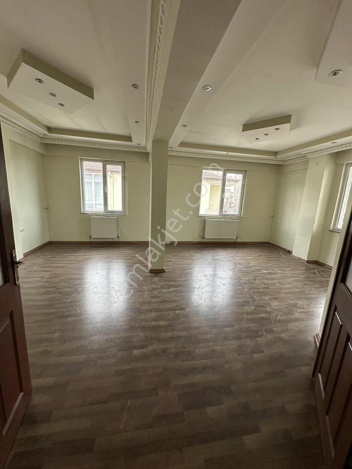 Remax Forumdan Düşük Kat Satılık 3+1 - Görsel 3