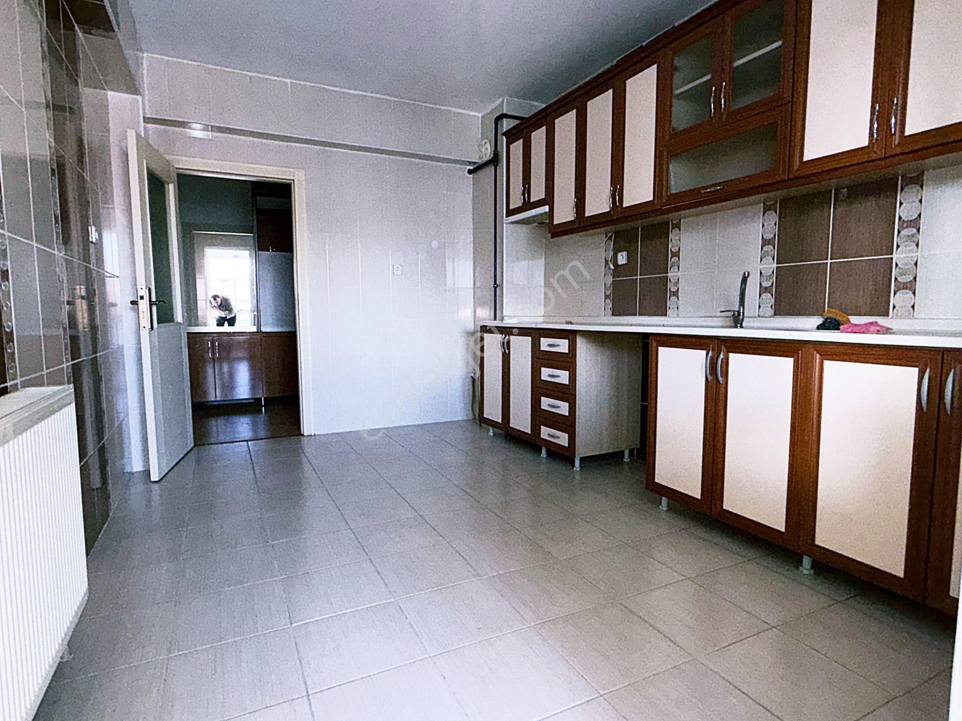 Cihandan Burç Mah Seval, Teleferik Son Durağa Yakın Boş Kiralık 3+1 Daire - Görsel 3