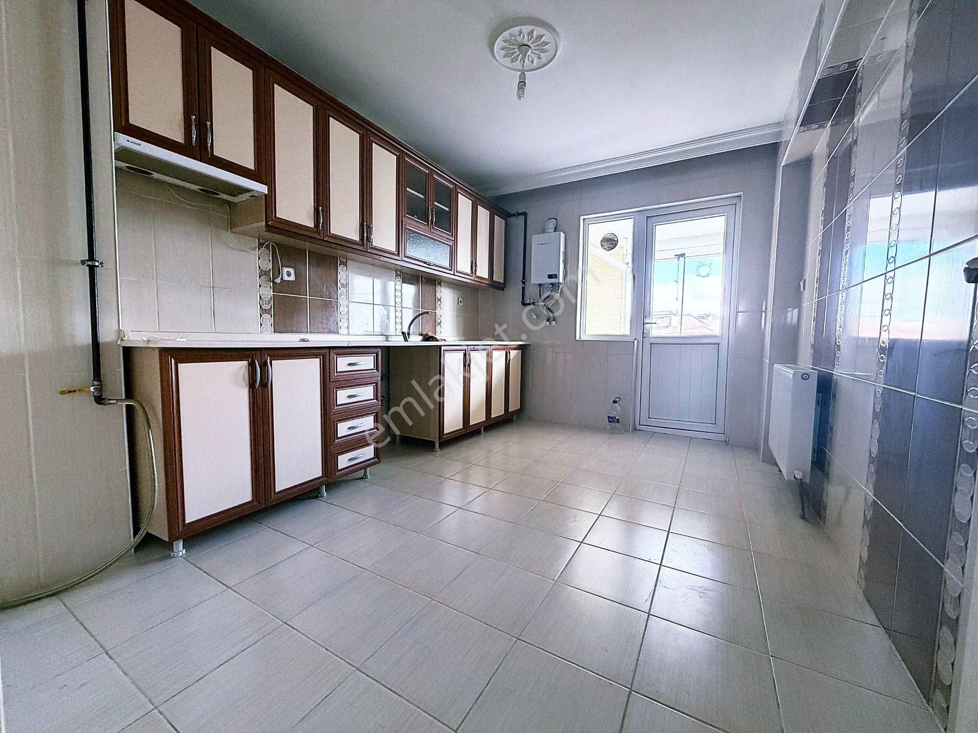 Cihandan Burç Mah Seval, Teleferik Son Durağa Yakın Boş Kiralık 3+1 Daire