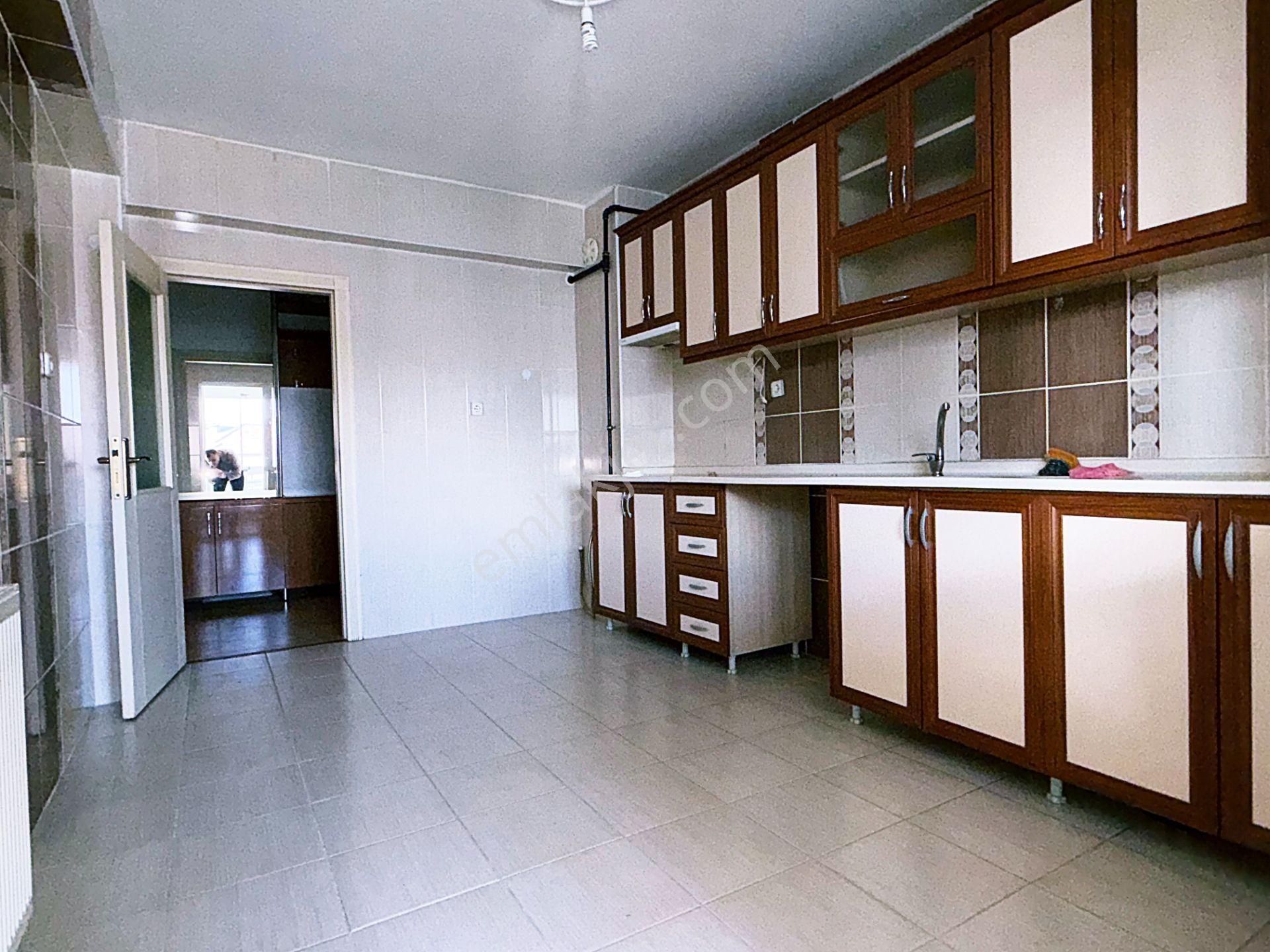 Cihandan Burç Mah Seval, Teleferik Son Durağa Yakın Boş Kiralık 3+1 Daire - Görsel 4