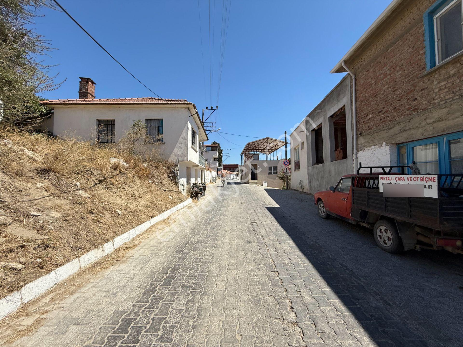Seferihisar Ulamış Köyü Merkezinde Satılık 1/2 Hisseli Müstakil Ev