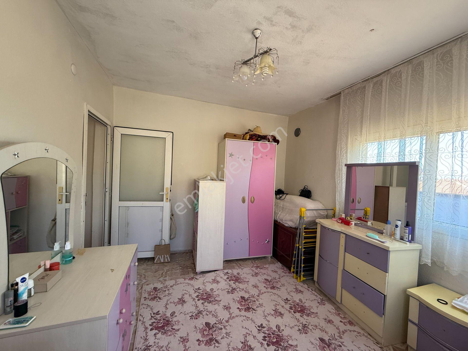 Seferihisar Ulamış Köyü Merkezinde Satılık 1/2 Hisseli Müstakil Ev - Görsel 23