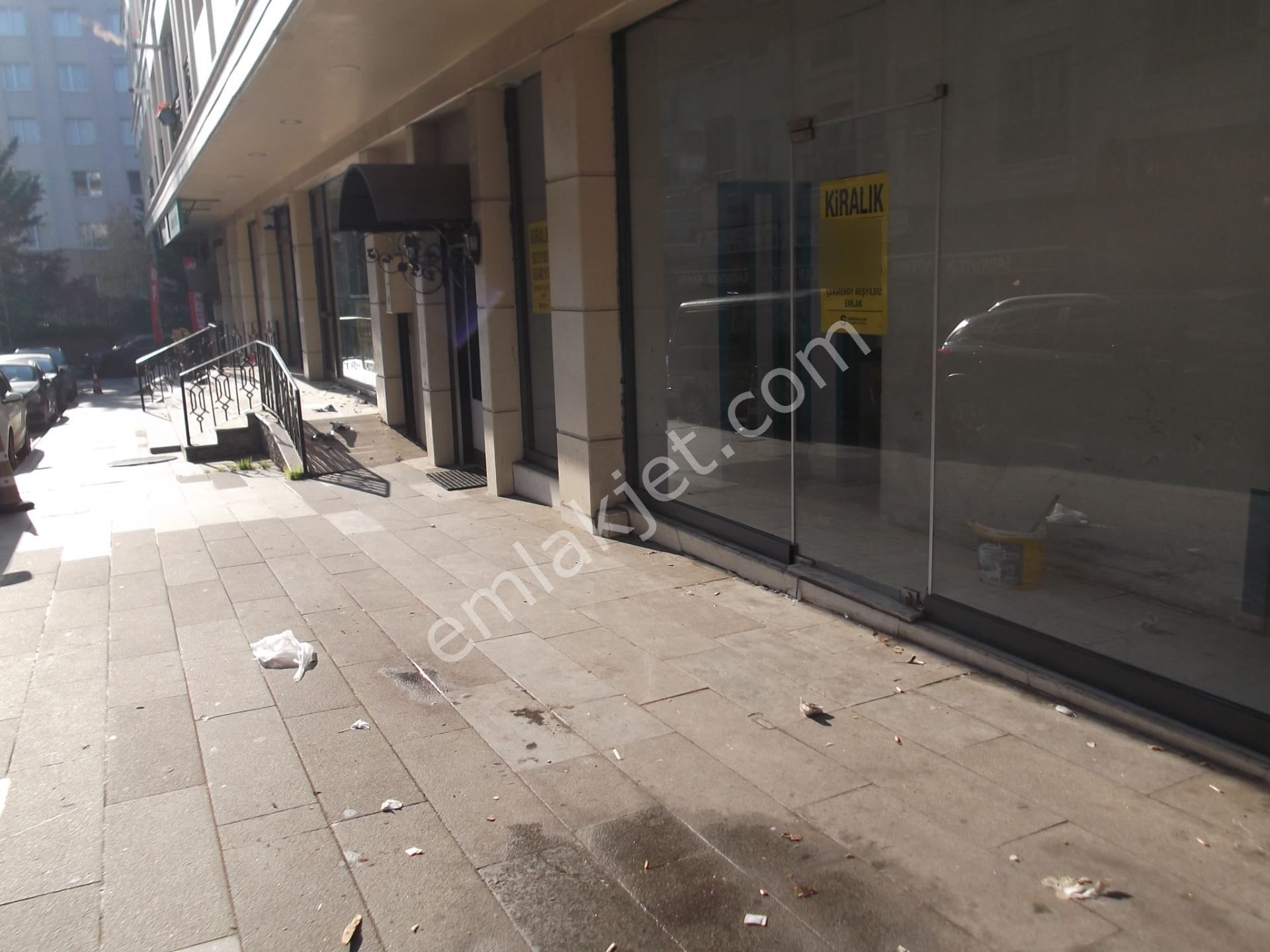 Beşyldz Girişi Yola 25 Mt Cepheli Zemin Katta Boş 375 M2 Dükkan