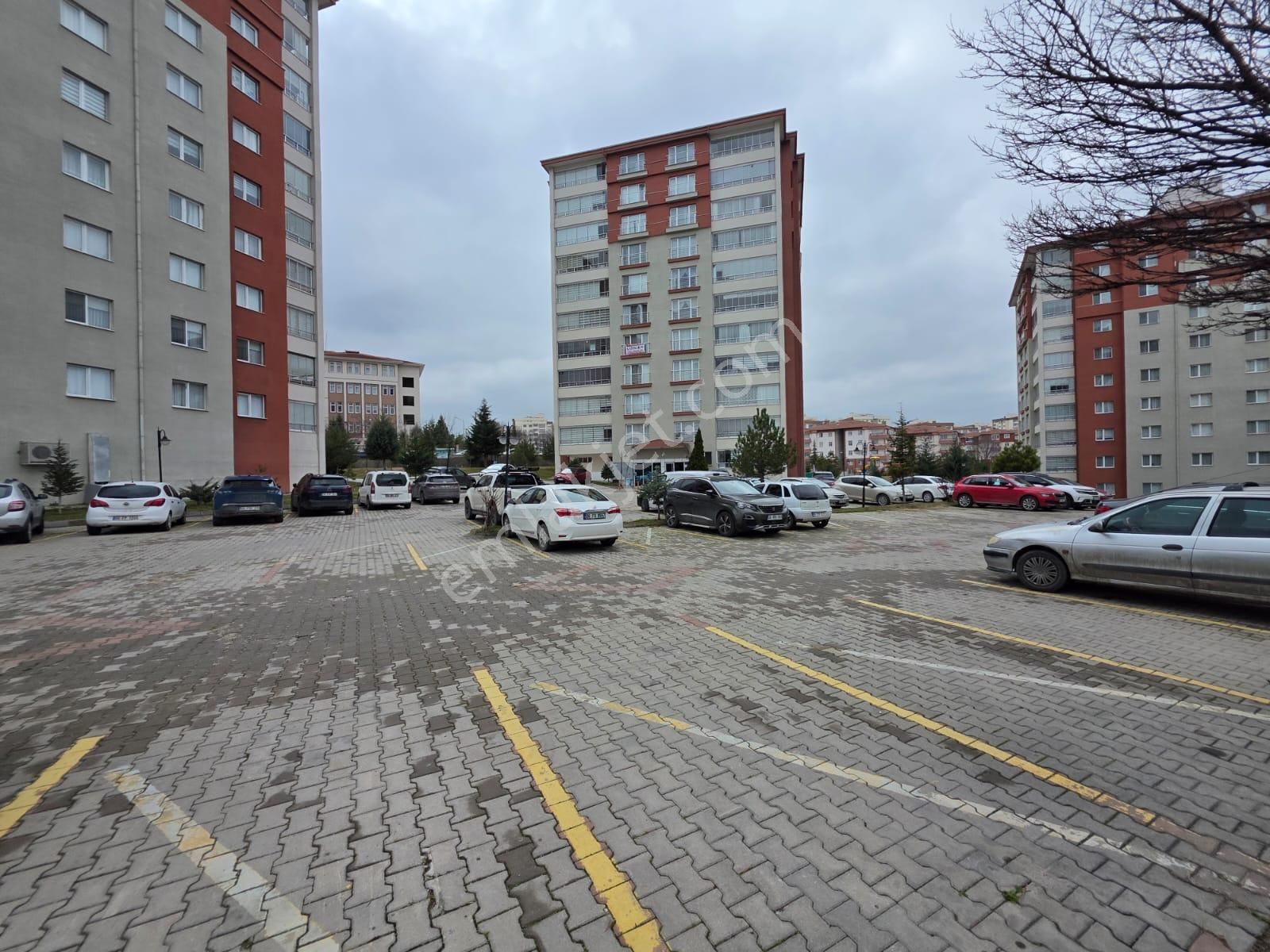 Yeni Tapu Müdürlüğü Yanı Site İçi Arakatta 3+1 Geniş M2 Satılık