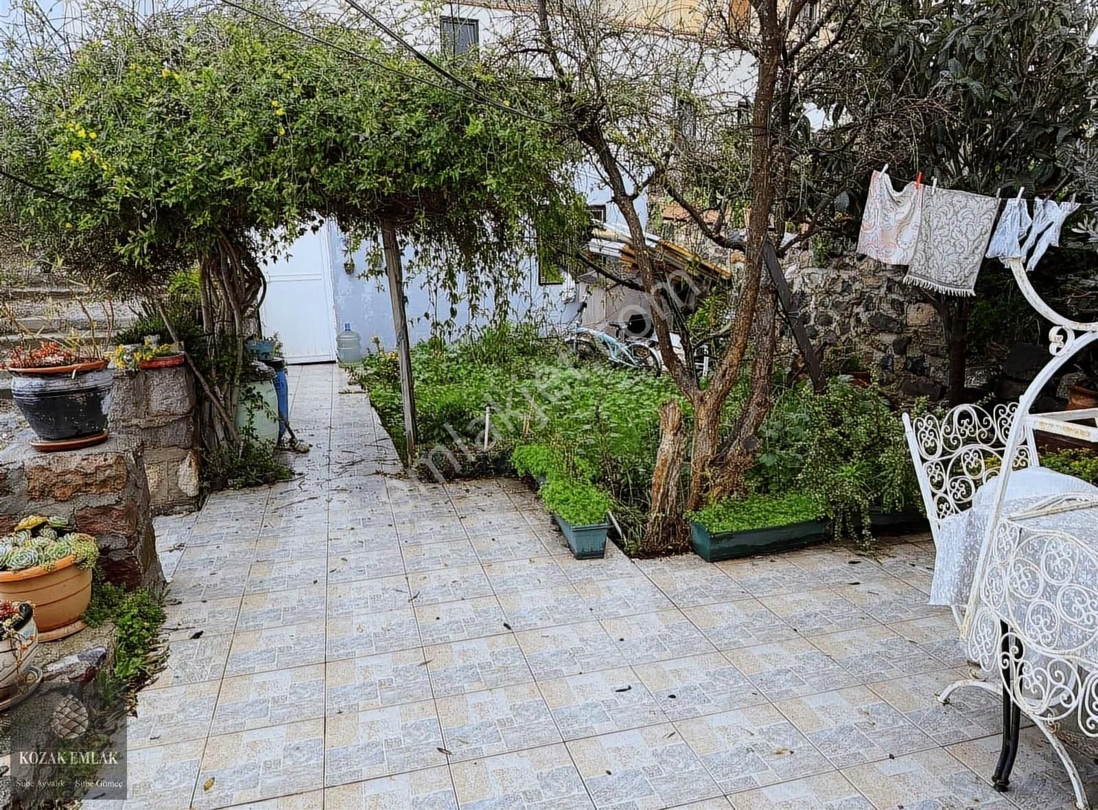 Ayvalık Cunda Adasında Satılık Ev Veya Pansiyon Olabilir