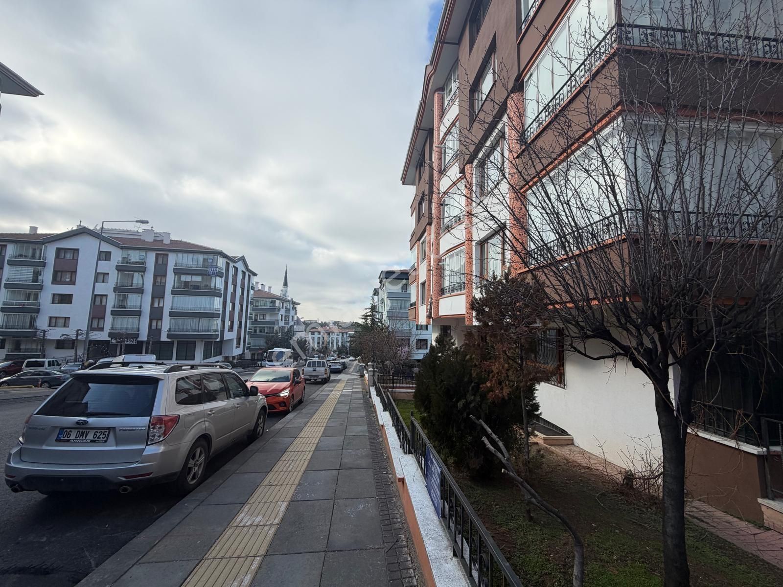 Emaks'tan/gökkuşağı Mahallesinde/merkezde/bakımlı/temiz//3+1 - Görsel 22