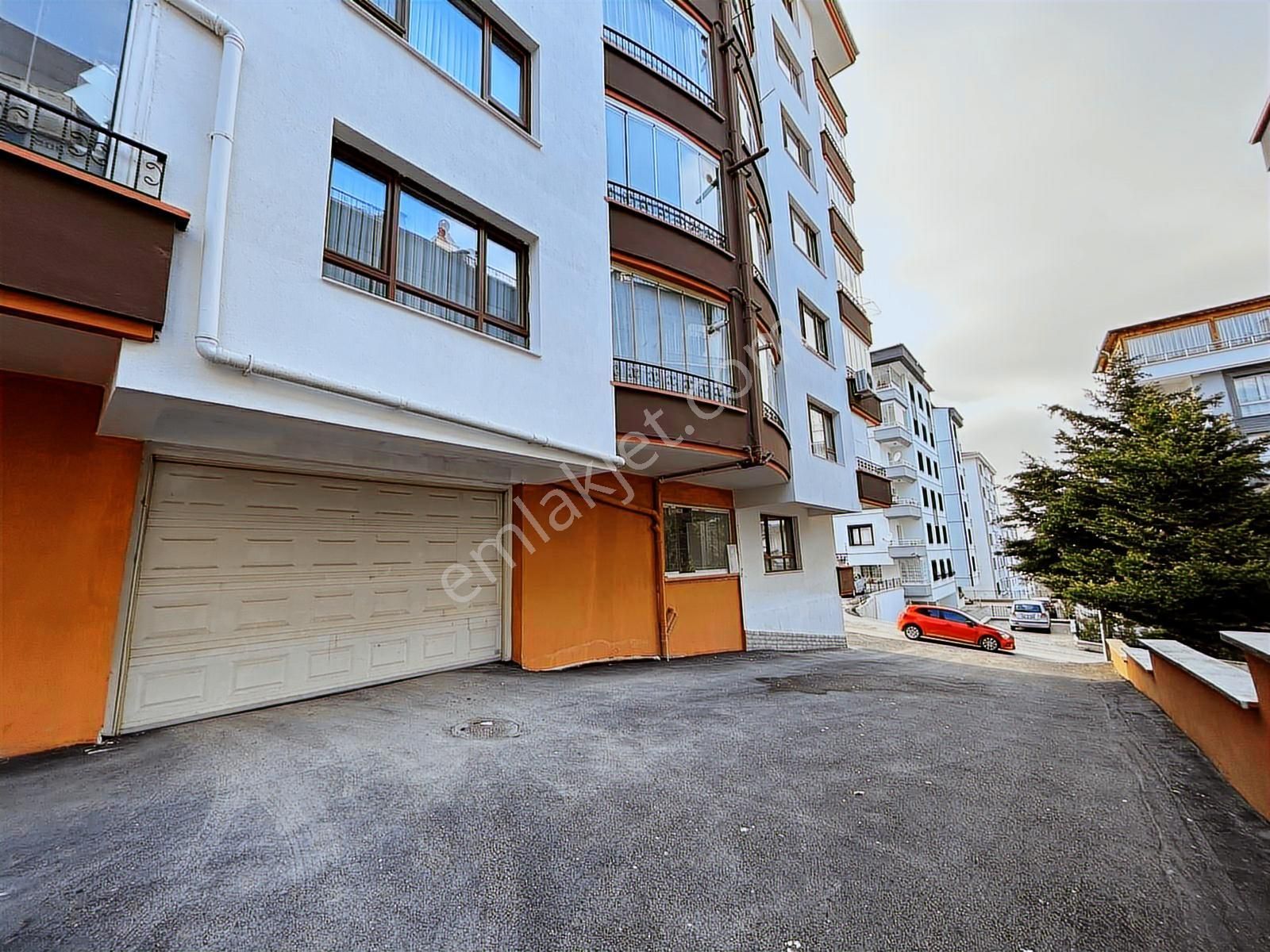 Emaks'tan/gökkuşağı Mahallesinde/merkezde/bakımlı/temiz//3+1 - Görsel 17