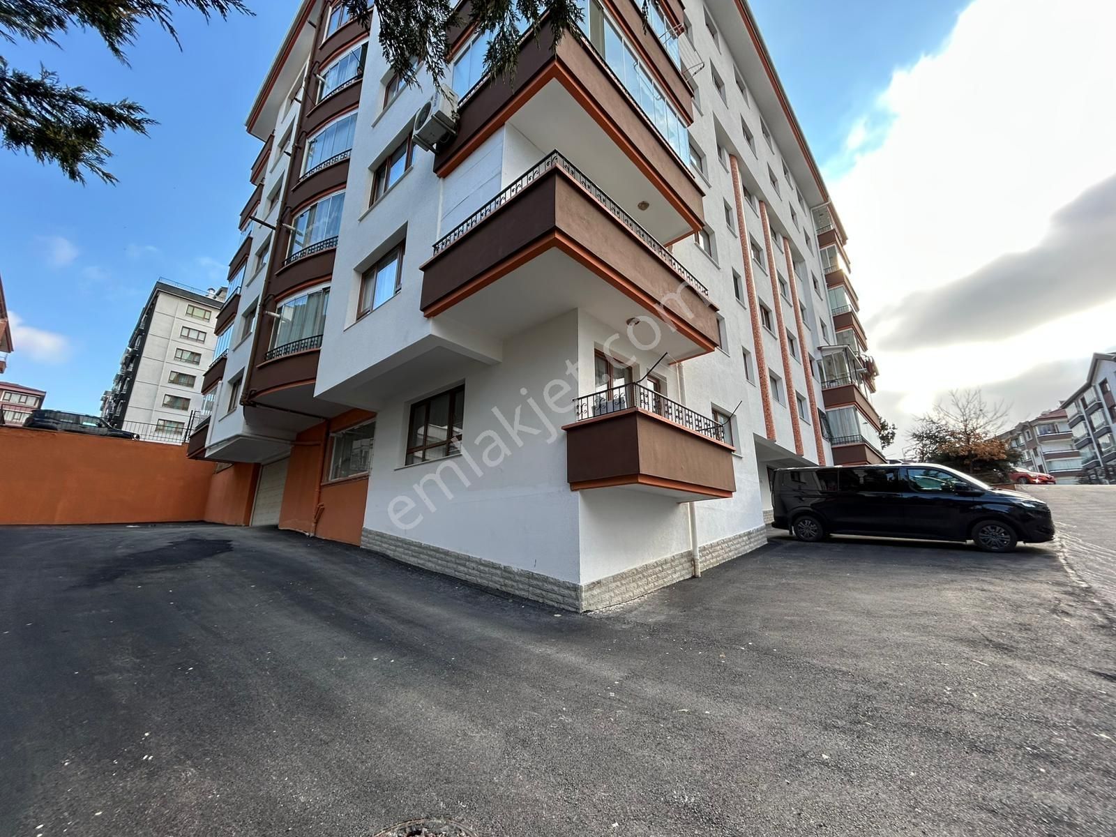 Emaks'tan/gökkuşağı Mahallesinde/merkezde/bakımlı/temiz//3+1 - Görsel 16