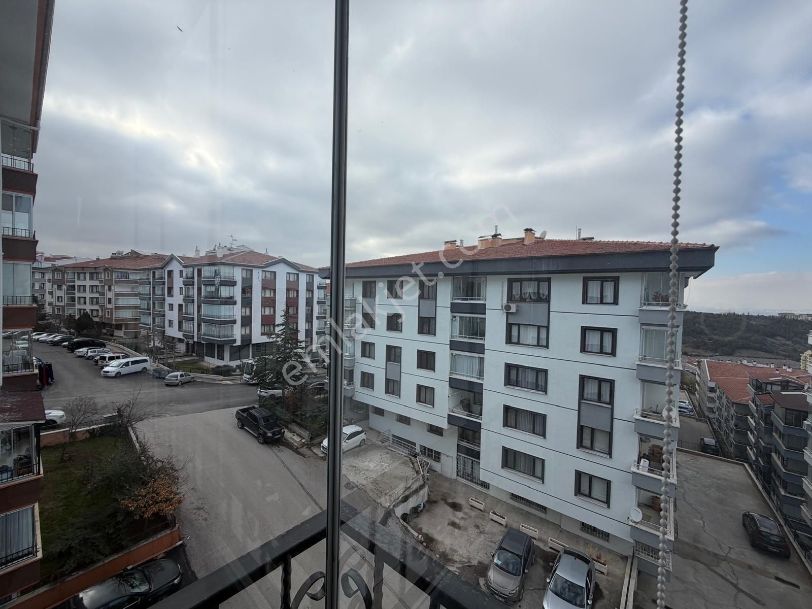 Emaks'tan/gökkuşağı Mahallesinde/merkezde/bakımlı/temiz//3+1 - Görsel 19