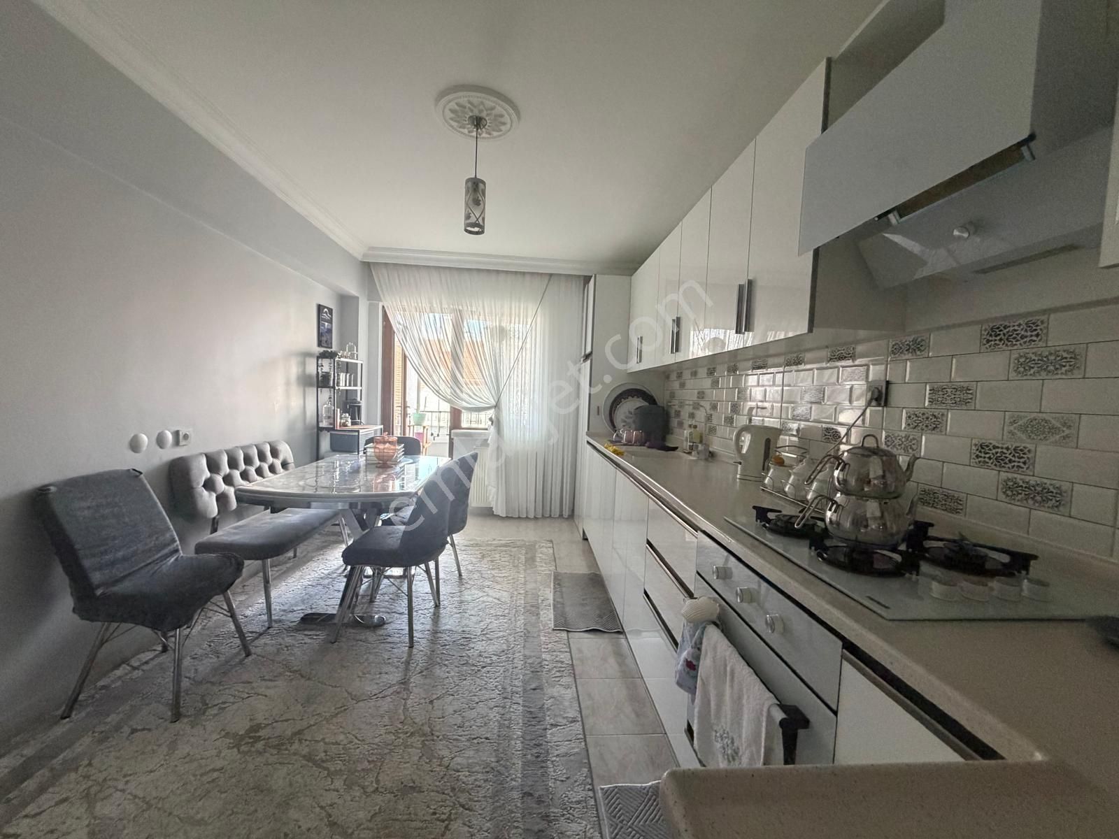 Emaks'tan/gökkuşağı Mahallesinde/merkezde/bakımlı/temiz//3+1 - Görsel 12