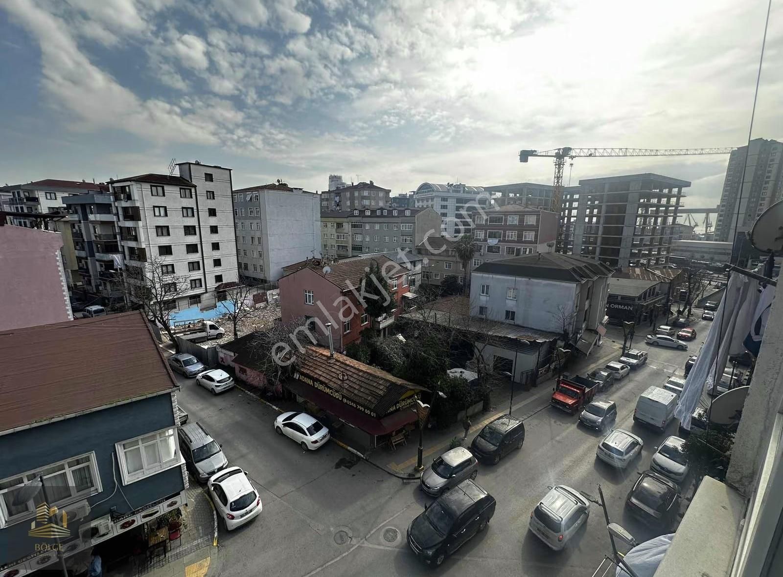Bölge'den Kemalpaşa Caddesi Üzerinde Ara Kat Temiz 130 M2 3+1