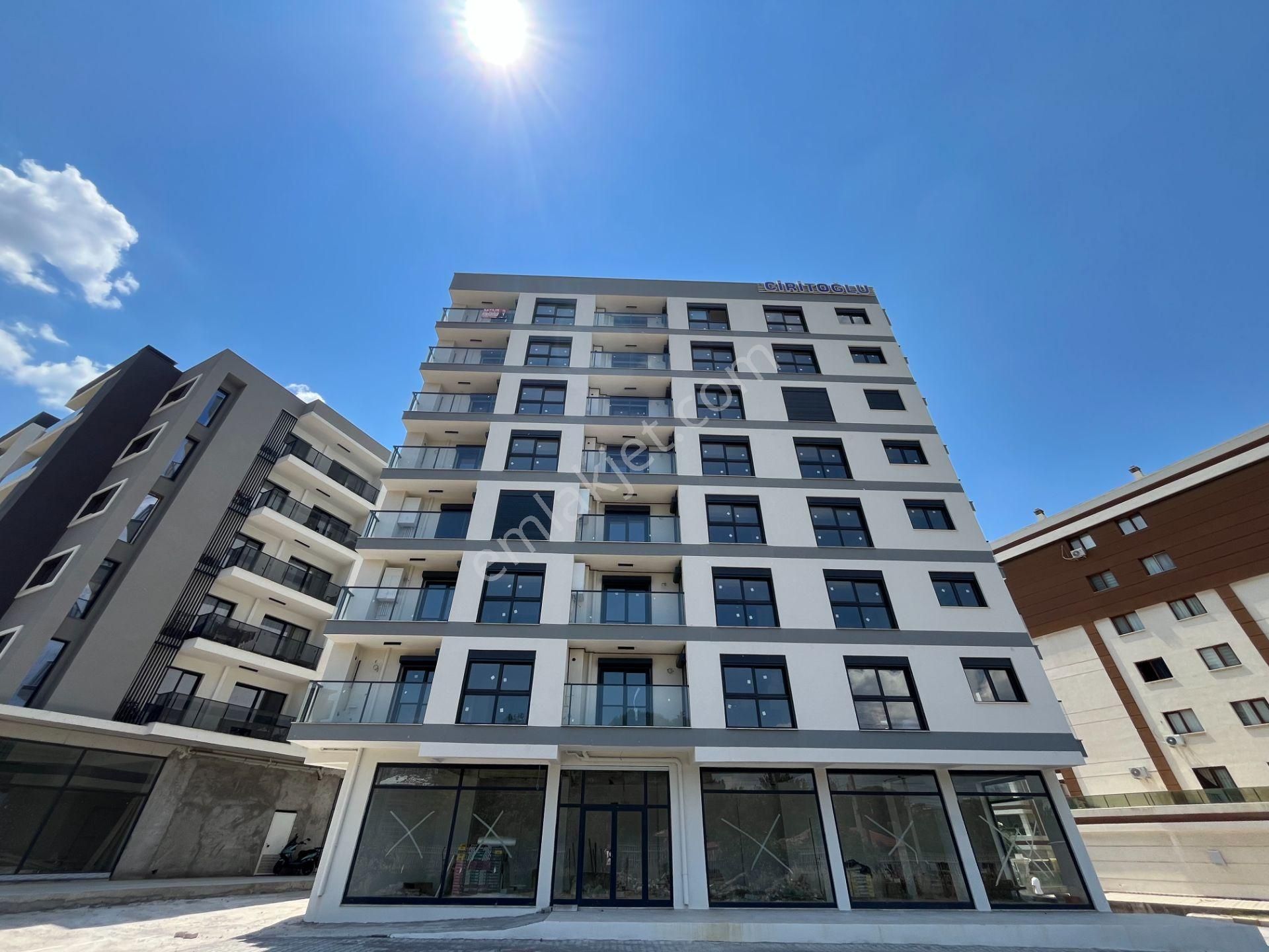 Çiğli Katip Çelebi Üniversitesi Yakını Sıfır 1+1 Satılık Daire