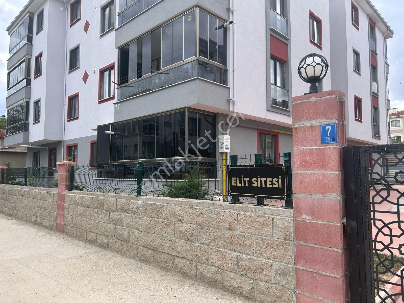 Muradiye Mahallesi Elit Sitesi 2+1 Kiralık Daire