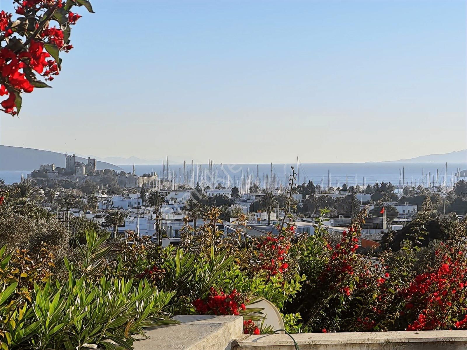 Kale Ve Deniz Manzaralı Yıllık Kiralık 4,5+1 Daire