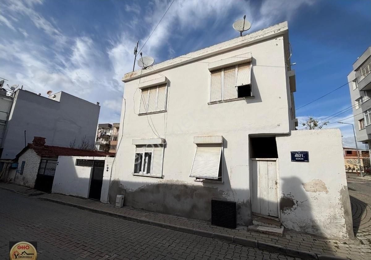 İzmir Selçuk Köşe Konumlu Satılık 2 Katlı Bahçeli Ev