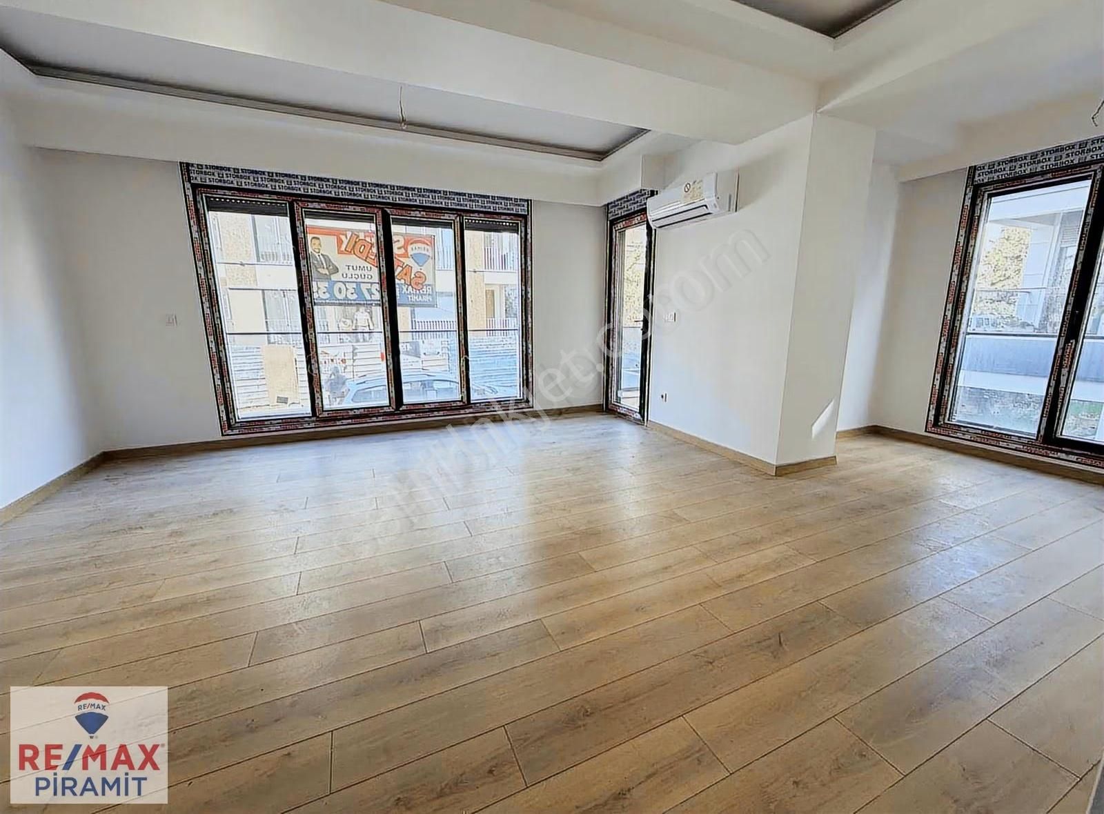 Acıbademde,güvenlikli Sitede,otoparklı Sıfır 3+1 Kiralık Daire.!