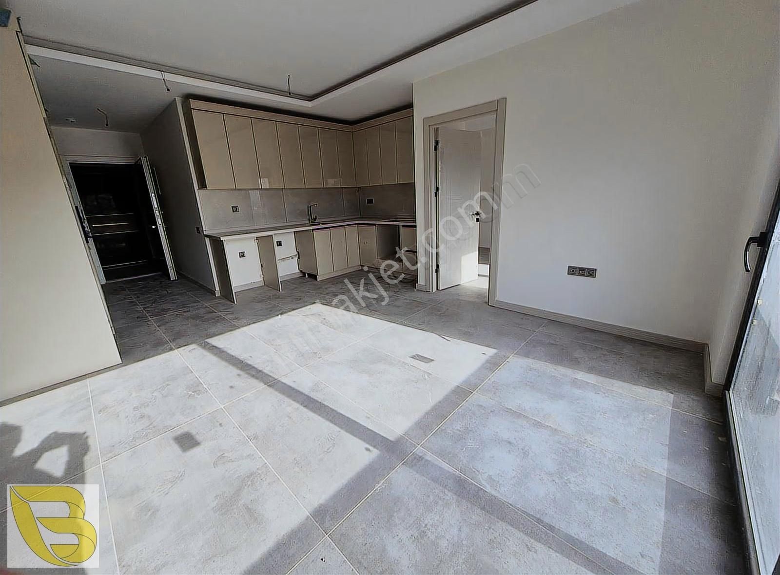 Havuzlu Site İçerisin'de Satılık 1+1 Daire - Görsel 2