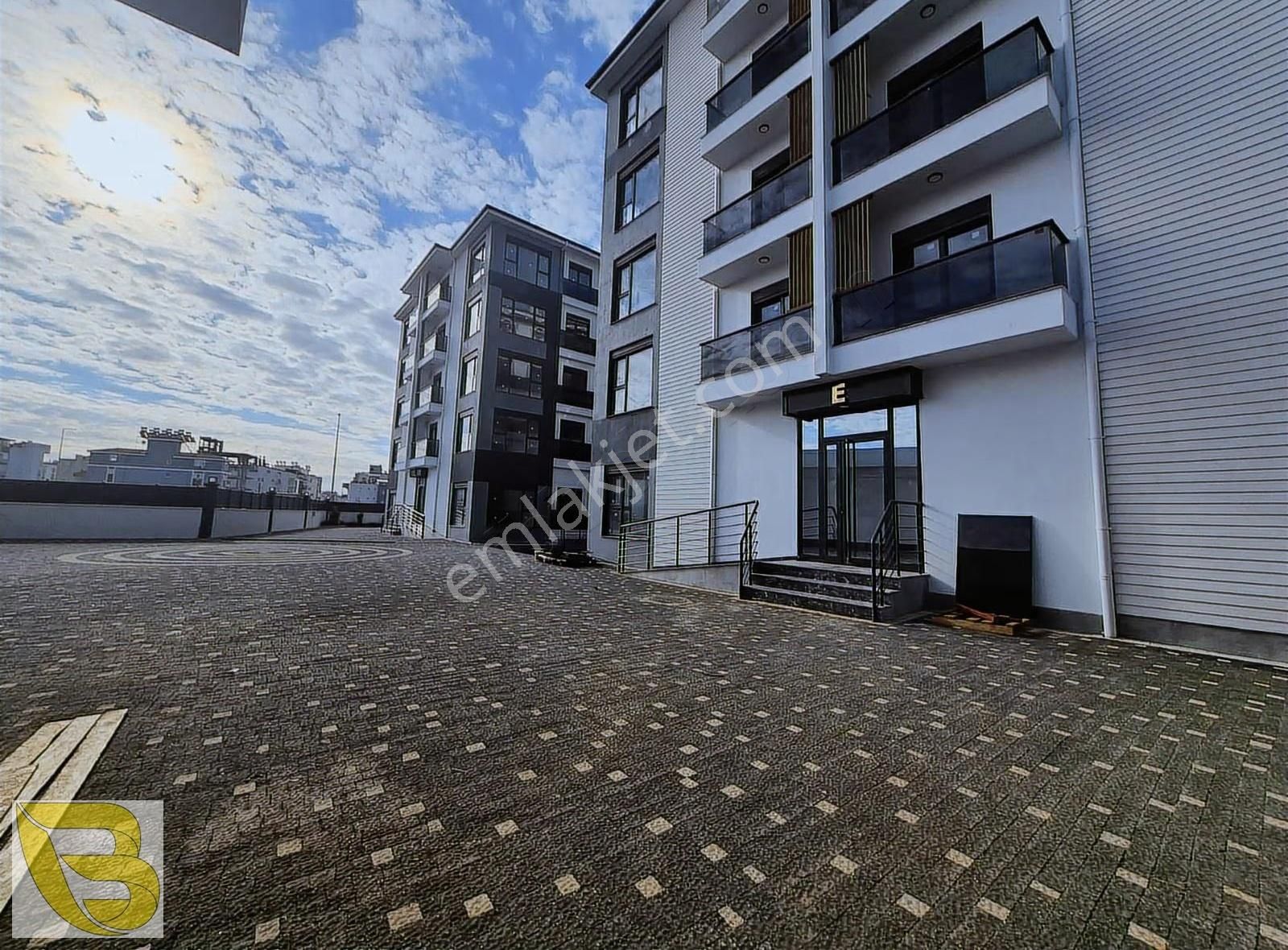 Havuzlu Site İçerisin'de Satılık 1+1 Daire - Görsel 11