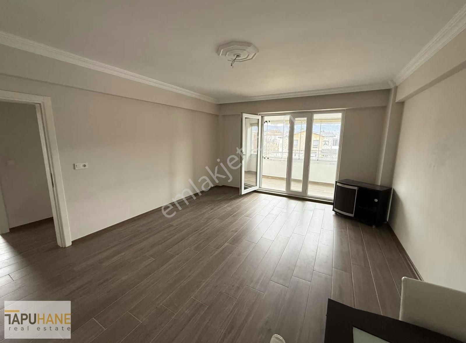 Tapuhane'den Çay Manzaralı Kiralık 3+1 Geniş Daire - Görsel 23
