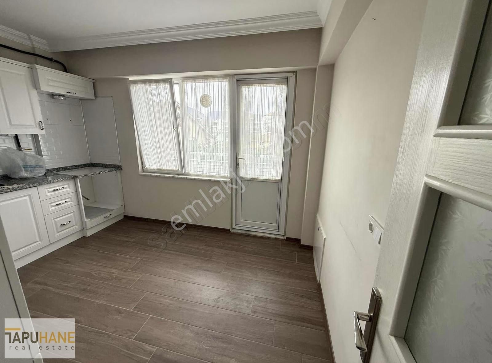 Tapuhane'den Çay Manzaralı Kiralık 3+1 Geniş Daire - Görsel 13