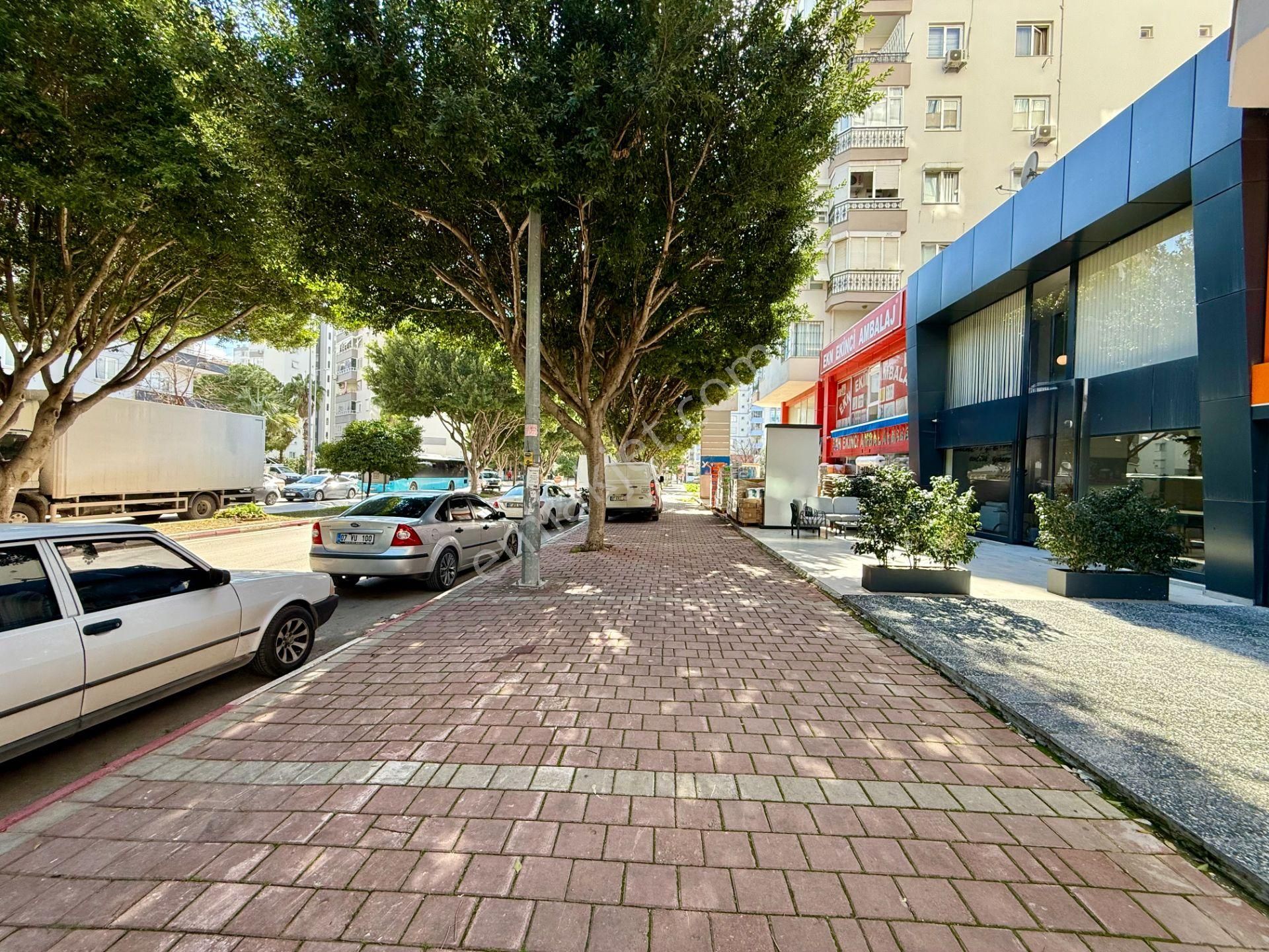 Uncalı Caddesinde Satılık 500 M2 Kurumsal Kiracılı İşyeri