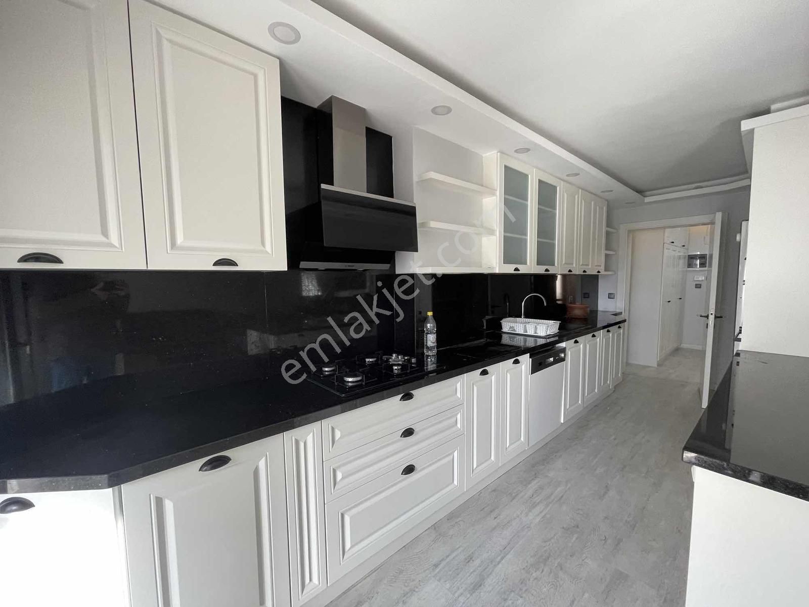 Deniz Manzaralı Marinada 3+1 Eşyalı Havuzlu Sitede Kiralık Daire - Görsel 17