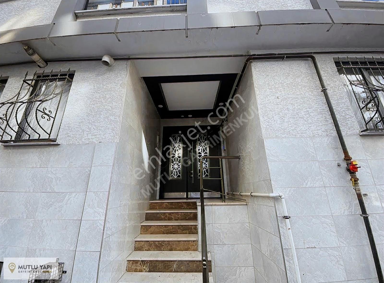 Hürriyet Mahallesi'nde Satılık 1+1 Bahçe Katı Daire - Görsel 3