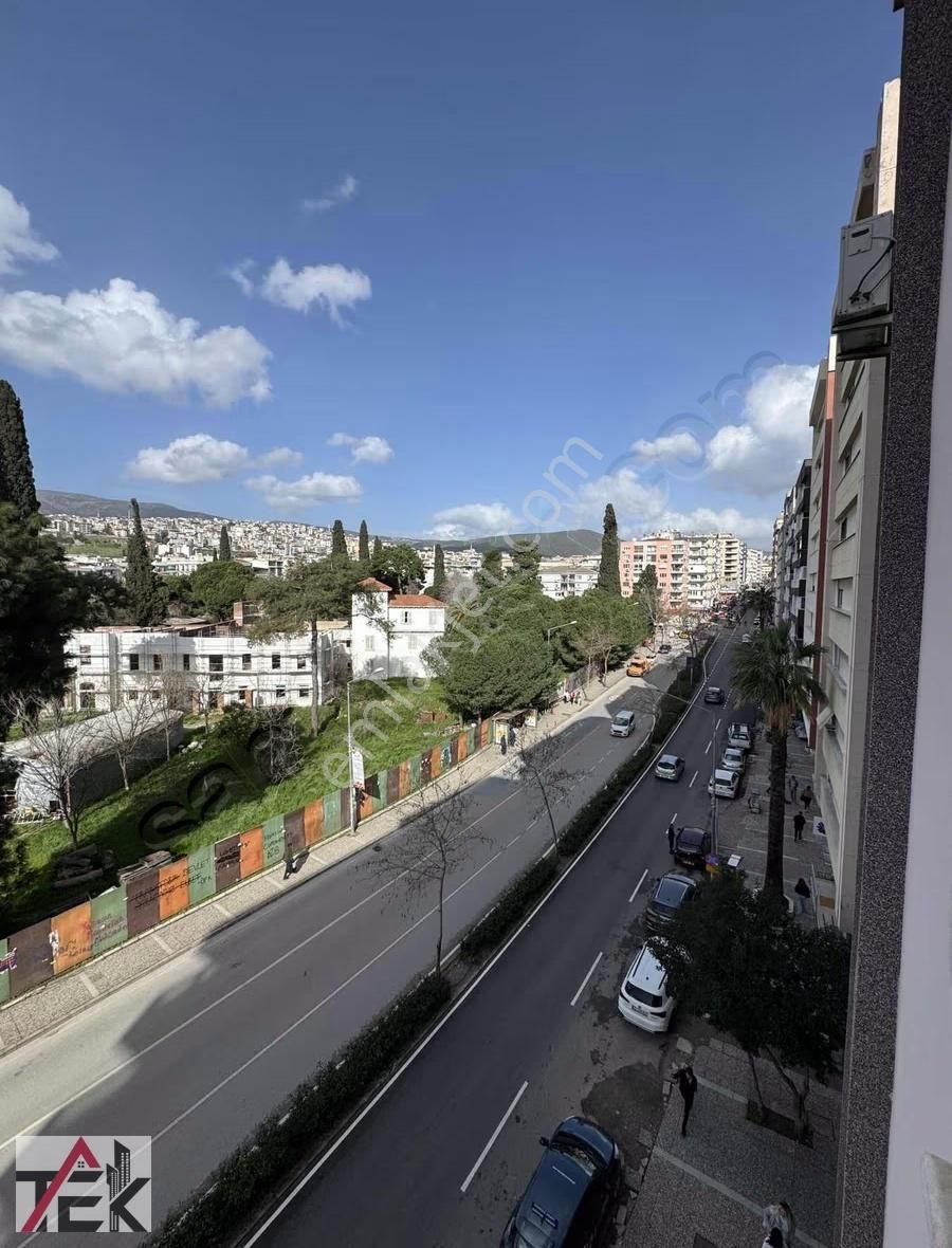 Bornova Merkez Peterson Köşkü Karşısında 3+1 Lüks Kiralık Daire - Görsel 1