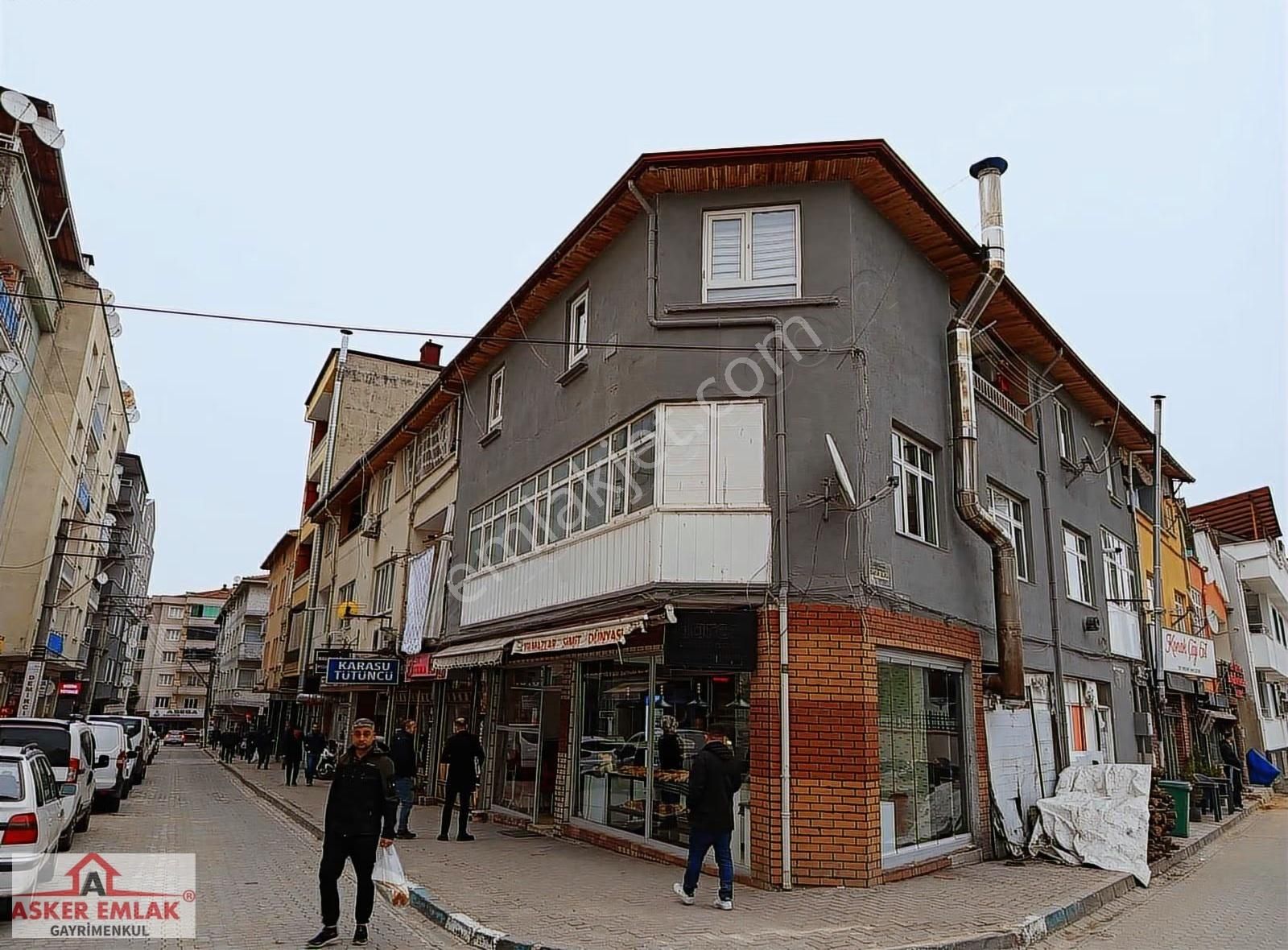 Asker Emlak'tan Konak Mah Kiralık 3+1 135m2 Daire