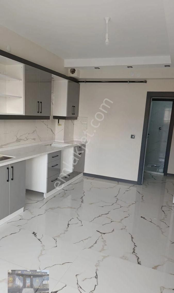 Çamlıca Mahallesi Hizmet Sokak 3+1 Lüks Satılık Daire - Görsel 17