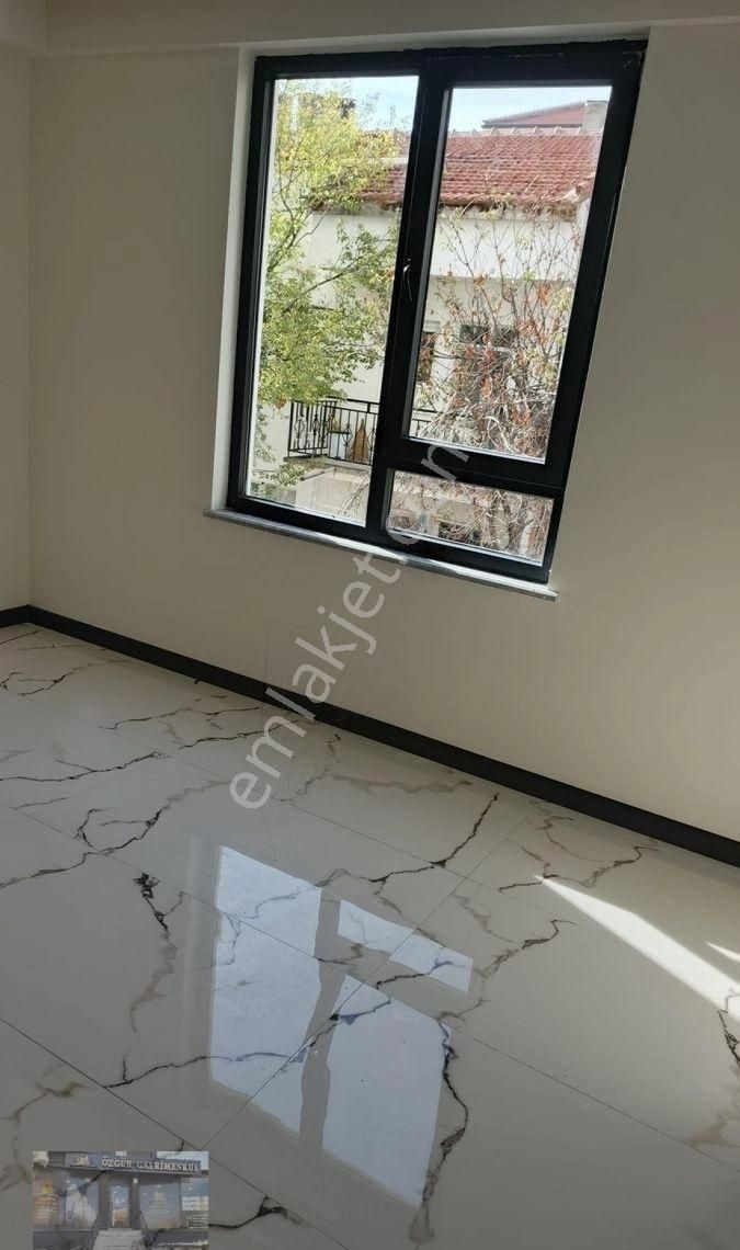 Çamlıca Mahallesi Hizmet Sokak 3+1 Lüks Satılık Daire - Görsel 8